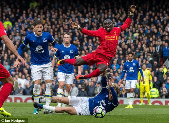 Soi kèo tài xỉu Everton - Liverpool