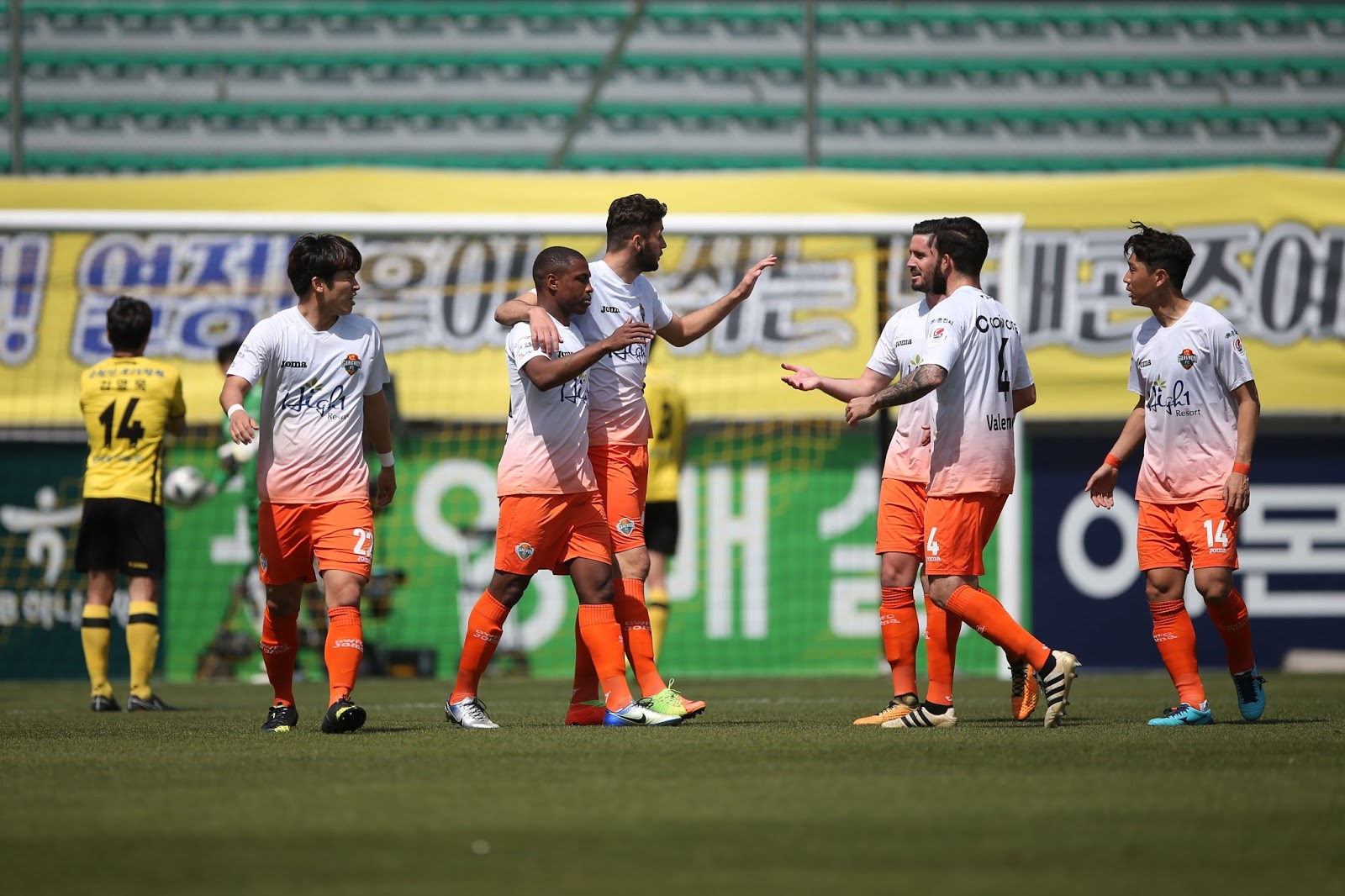 Soi kèo Sangju Sangmu - Jeju United