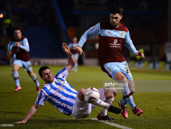 Soi kèo Burnley - Huddersfield, 21h00 ngày 23/9