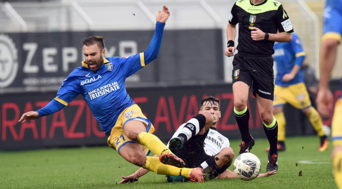 Soi kèo Spezia - Frosinone, 2h30 ngày 12/11