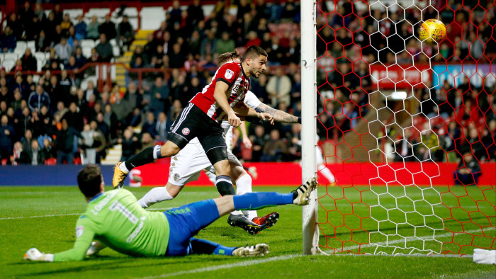 Soi kèo Sheffield Wednesday - Brentford, 02h45 ngày 27/2