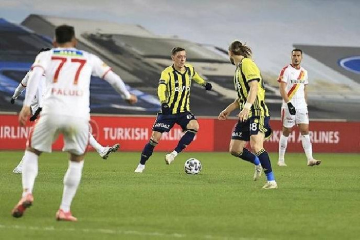 Soi kèo phạt góc Fenerbahce vs Umraniyespor, 01h45 ngày 9/8 - VĐQG Thổ Nhĩ Kỳ