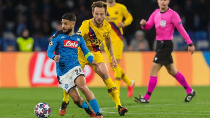 Soi kèo phạt góc Napoli vs Barca, 03h00 ngày 25/2 - Europa League